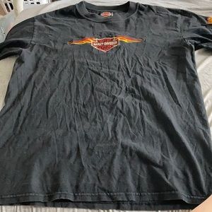 Harley Davidson black tshirt w/ embroidery. size medium